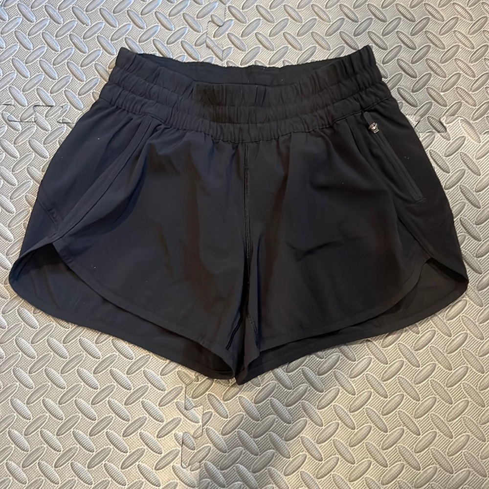 Lululemon black tracker shorts size 6